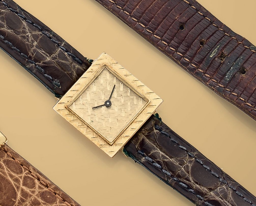 BOURGADE Montre-bracelet en or 18K (750 ‰), cadran doré à décors ciselés, aiguil&hellip;
