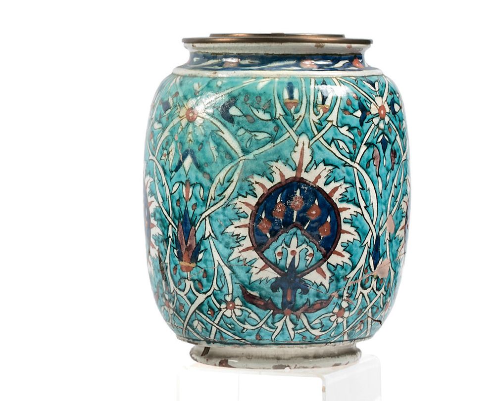 IZNIK, dans le goût de Narrow-necked vase with polychrome decoration of floral m&hellip;