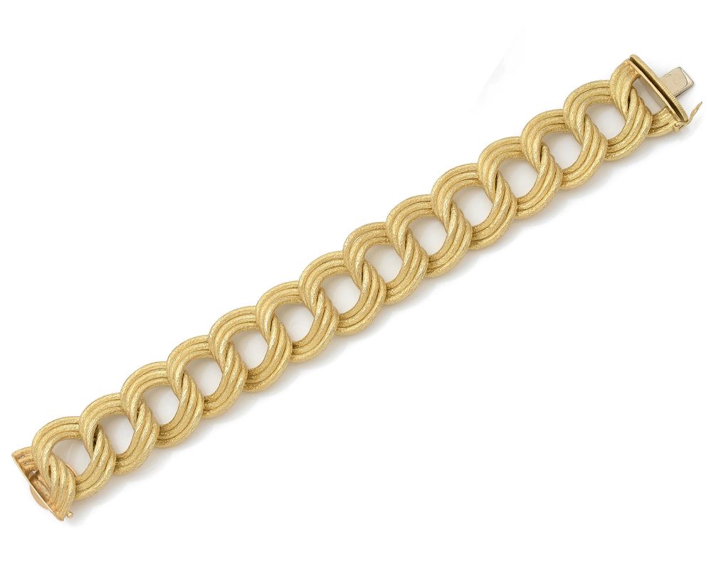 Null 18k (750‰) gold bracelet, composed of a textured triple gourmette link, rat&hellip;