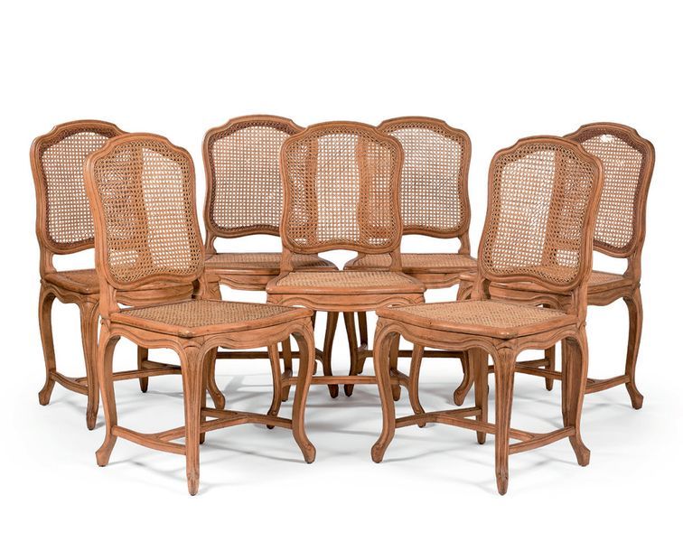 Null Suite de six chaises cannées en bois mouluré, entretoise en H.
Style Louis &hellip;