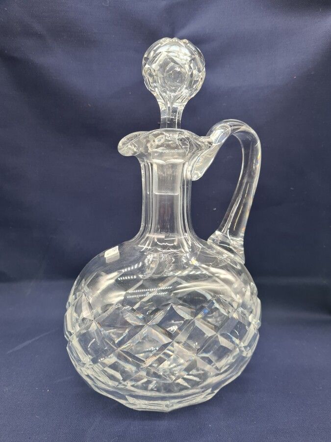 Null SAINT LOUIS, Cut crystal decanter and its stopper, mark on the base. Dimens&hellip;