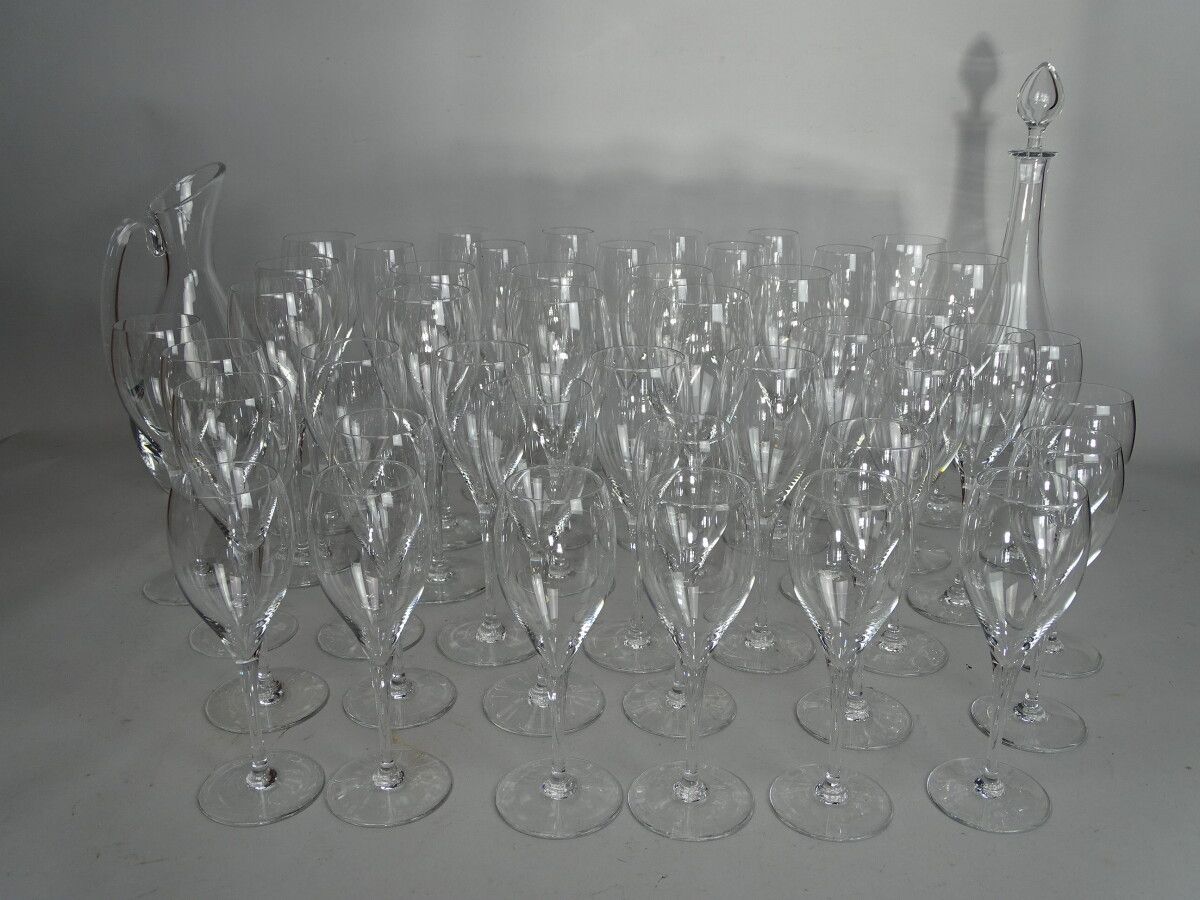 Null BACCARAT, Saint Remy, 水晶杯服务的一部分，包括：12只水杯（高21.5厘米），12只葡萄酒杯（高19.5厘米），12只白葡萄酒杯&hellip;