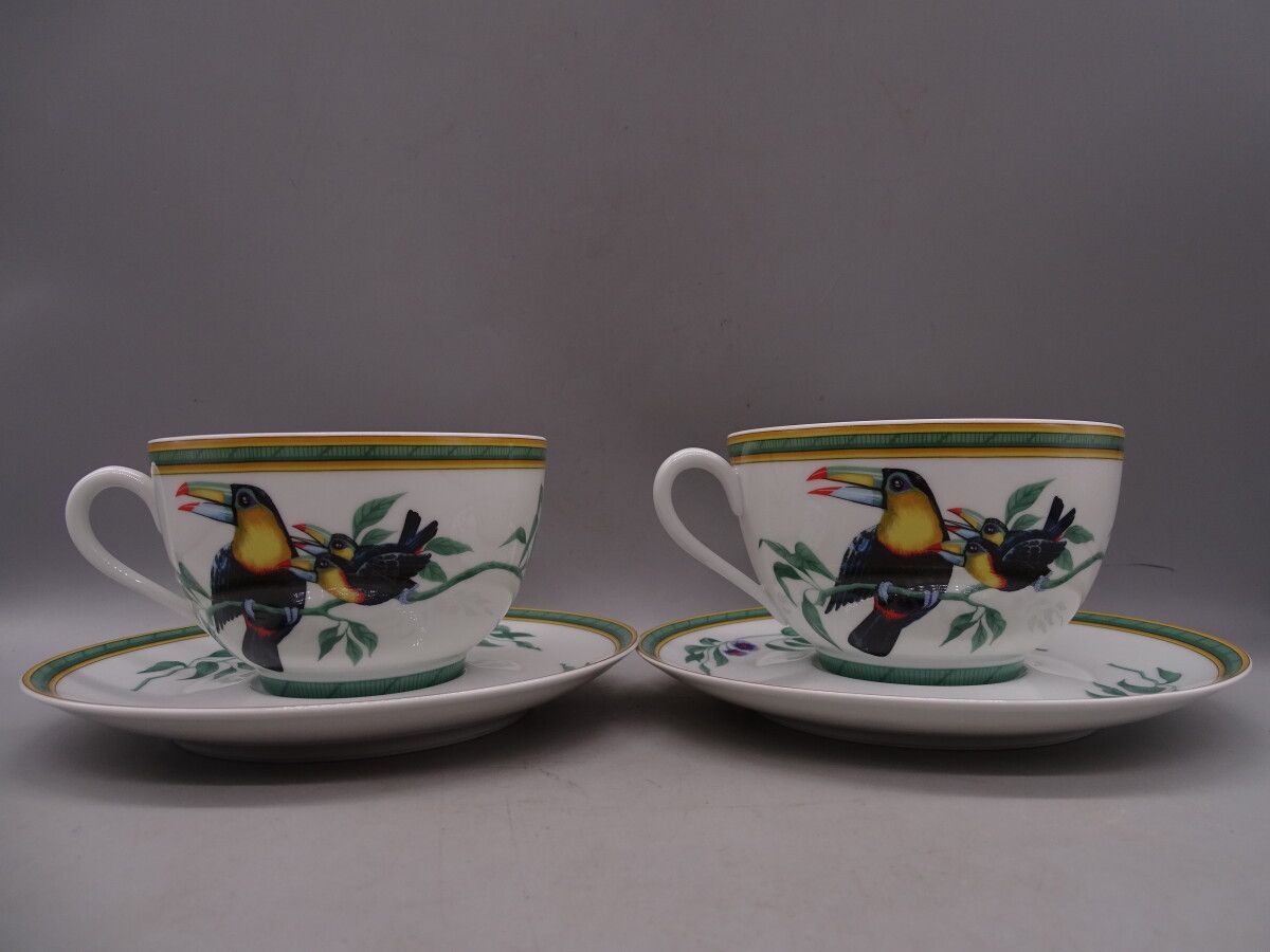 Null HERMES, "Toucan", 2 porcelain lunches with polychrome decoration, including&hellip;