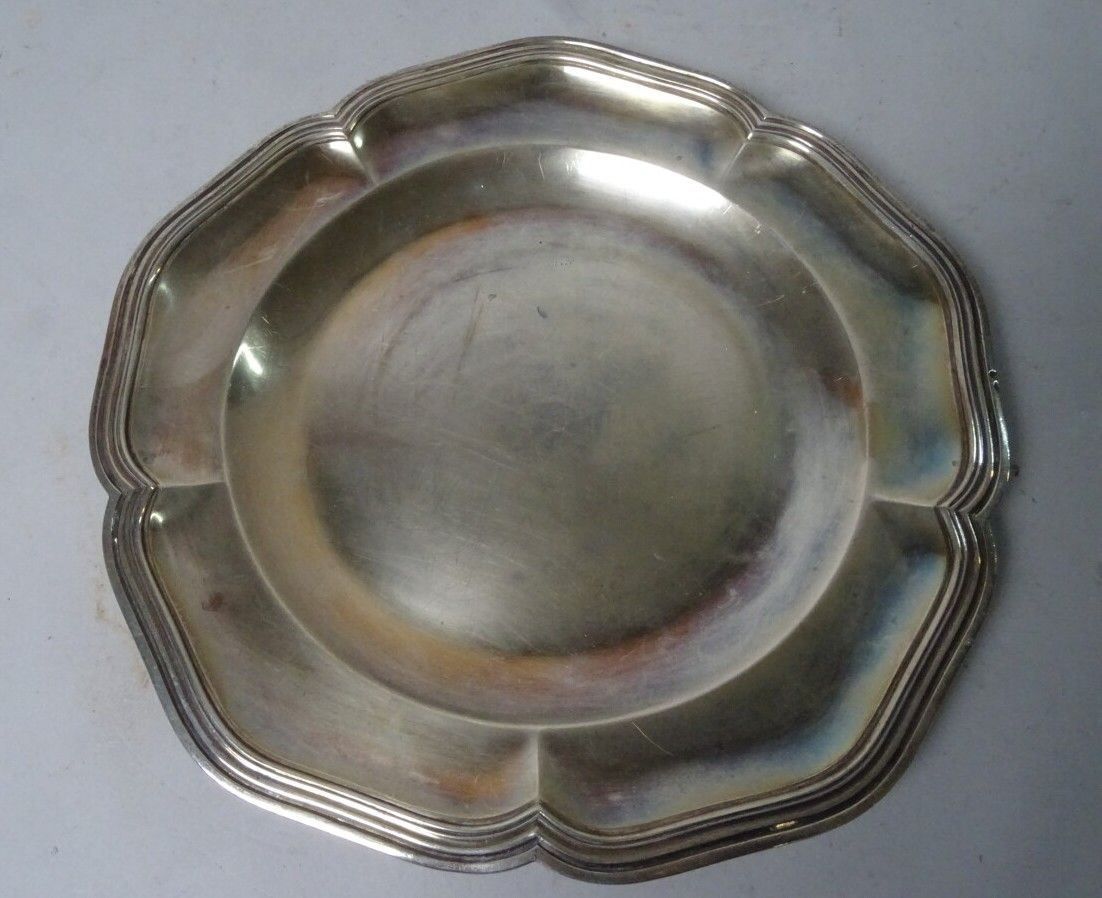 Null Silver dish, contour model. Weight : 645 gr, Minerve mark.