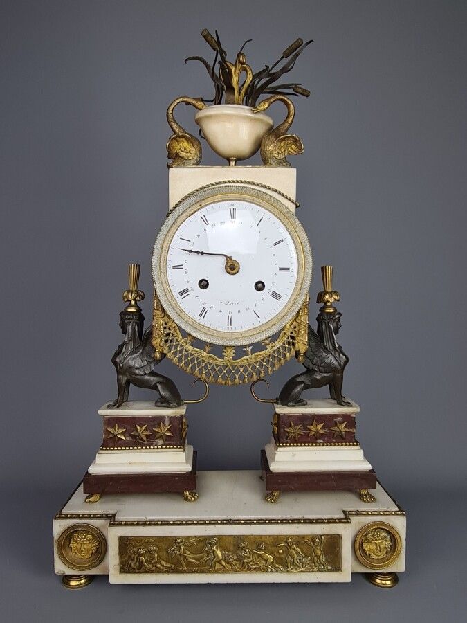 Null Portico clock in white marble and bronze, resting on two bronze shpinxes wi&hellip;