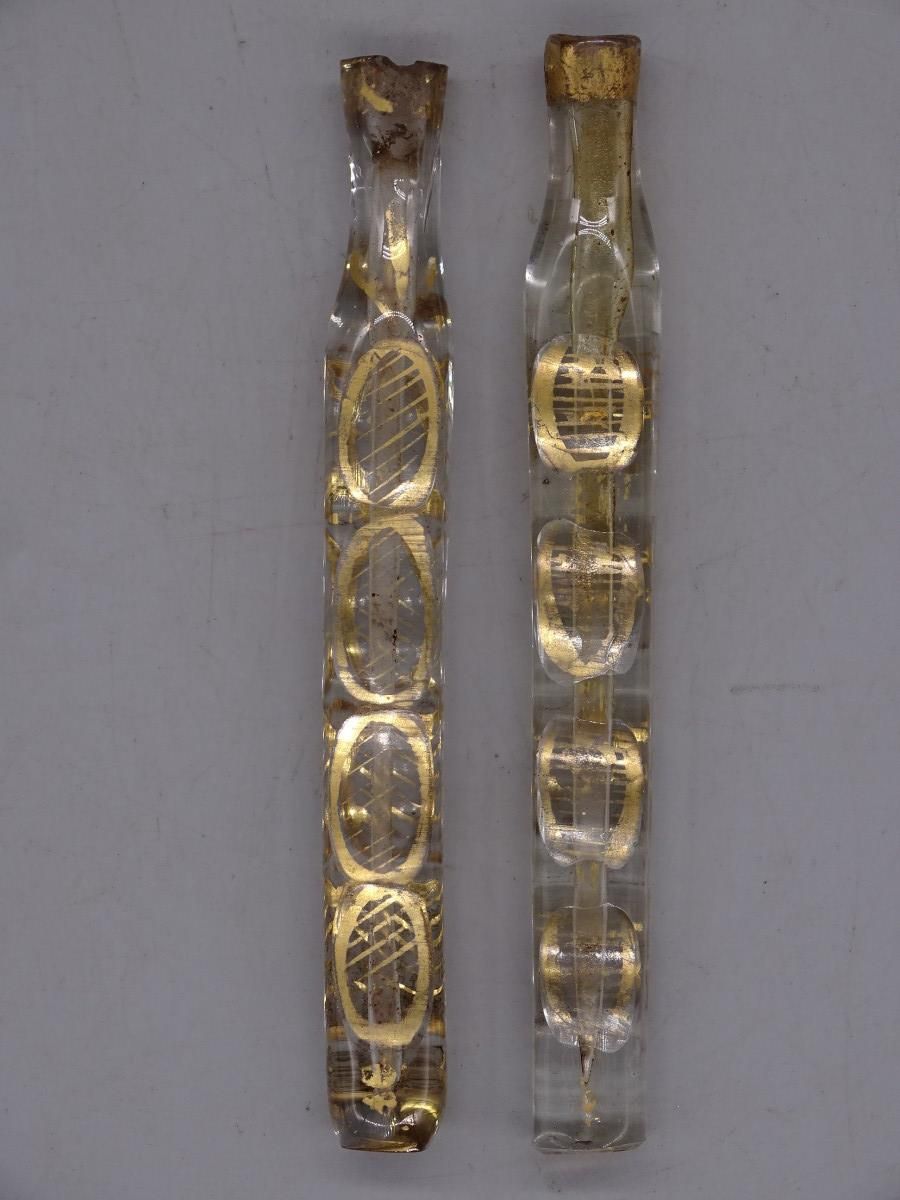 Null 2 frascos de vidrio soplado con decoración dorada. Finales del siglo XVIII.&hellip;