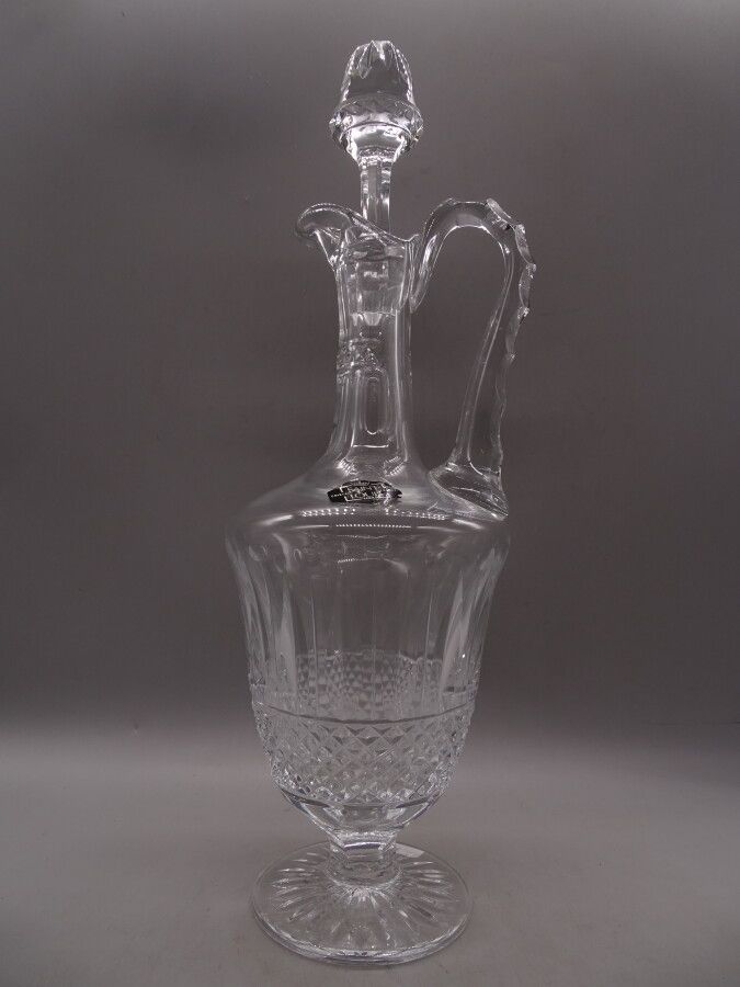 Null SAINT LOUIS, "Tommy", Wine decanter on pedestal in cut crystal, signed. Dim&hellip;