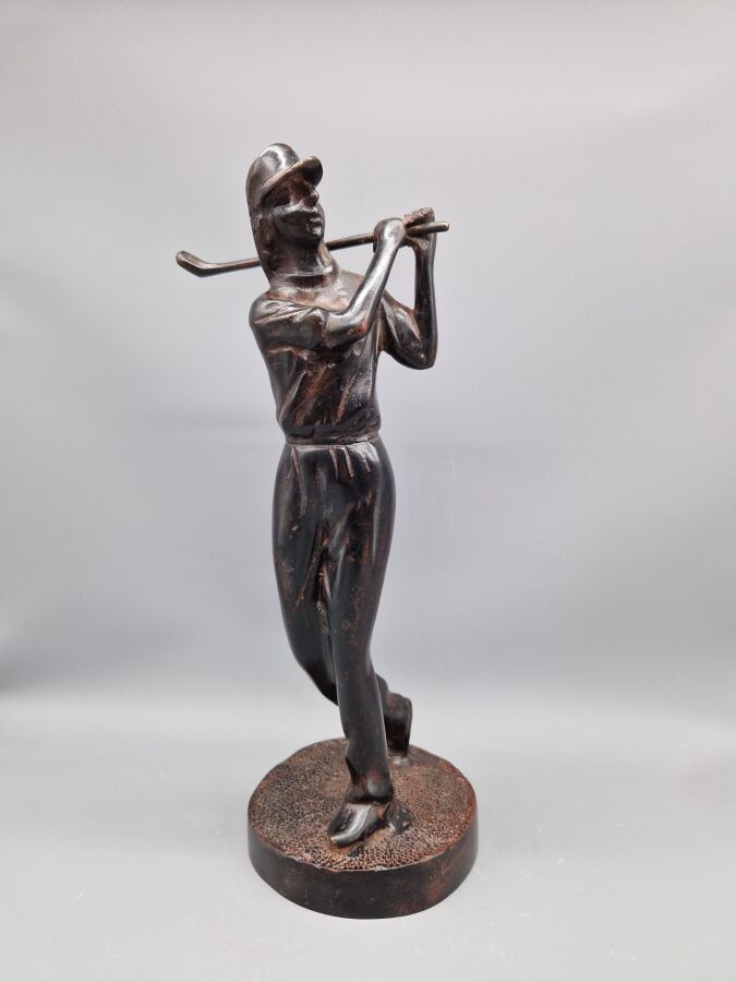 Null XXème, "Golfeuse", Epreuve en bronze. Dimensions : h. 31 cm.
