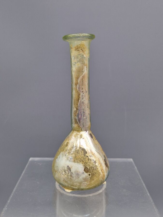 Null Balsamaire.五彩玻璃。高度：11 厘米。罗马时期。公元 2/3 世纪。 
鉴定人：Laurent DODIER。