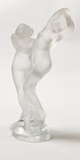 Lalique 
Couple dansant 
Sculpture en cristal dépoli, signé Lalique R France sur&hellip;