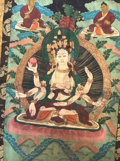 Null 唐卡，西藏，佛教万神殿中的神像的彩绘画布，可能是Guhysamaja，僧侣与肩饰，时尚的边框，黑色背景，龙的装饰。