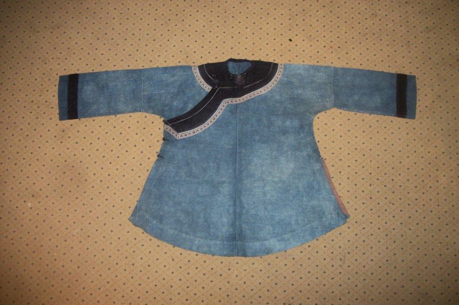 Null 苗族外套，中国，根据汉族妇女非正式外套的样式，靛蓝棉布。