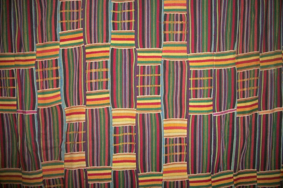 Null 条纹肯特，加纳，羖牛织造，蓝、红、绿、黄、紫、黑条纹，黄、绿、红织造装饰。3，42 x 1，39米