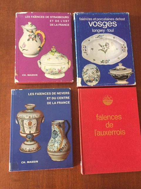 Null Faiences de l'auxerrois abc collection. 1978.来自内韦尔和法国中部的辉石。ED。Massin - 来自斯特&hellip;