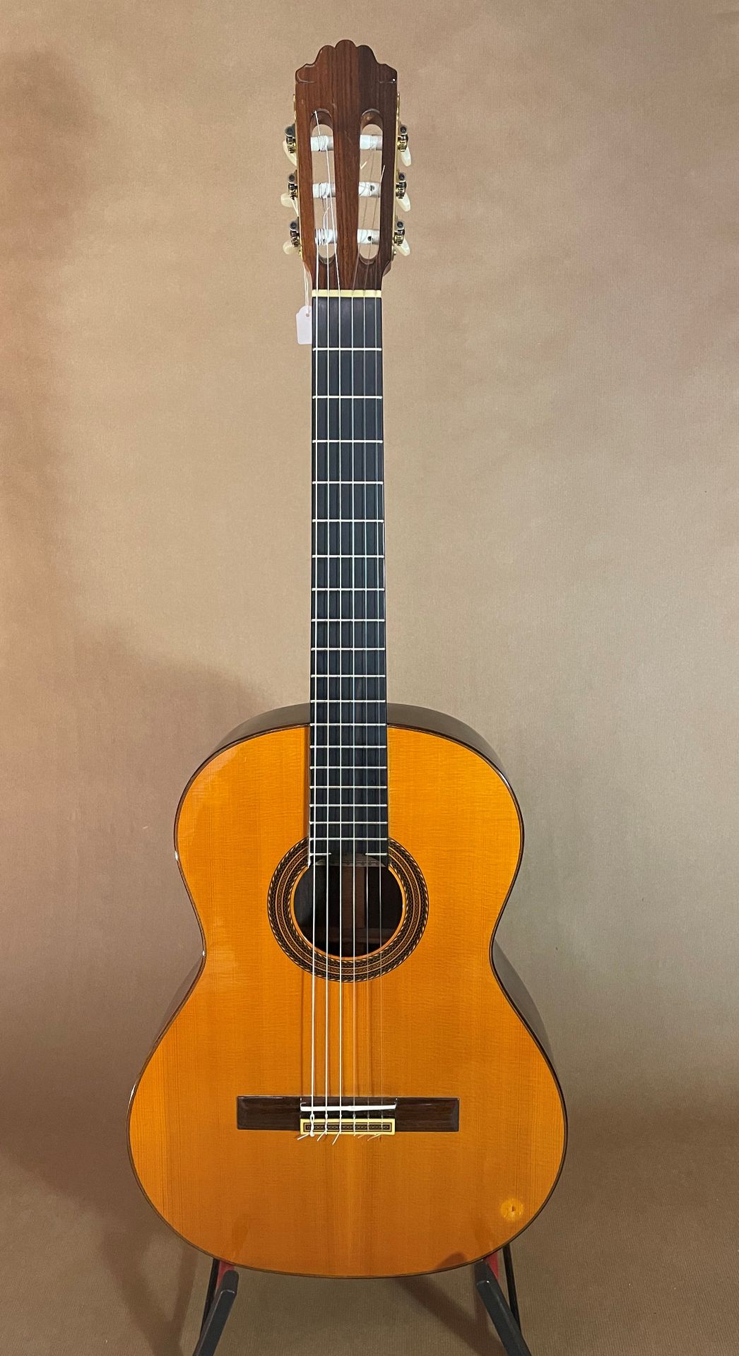 Null Guitare Classique de Paulino BERNABE modèle estudio E-5, Madrid, dont elle &hellip;