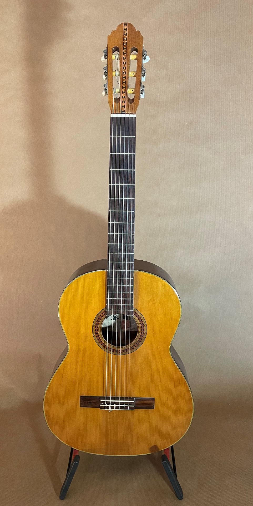 Null Belle Guitare d'étude anonyme , Japon, 1968

Diapason 658mm, espacement au &hellip;
