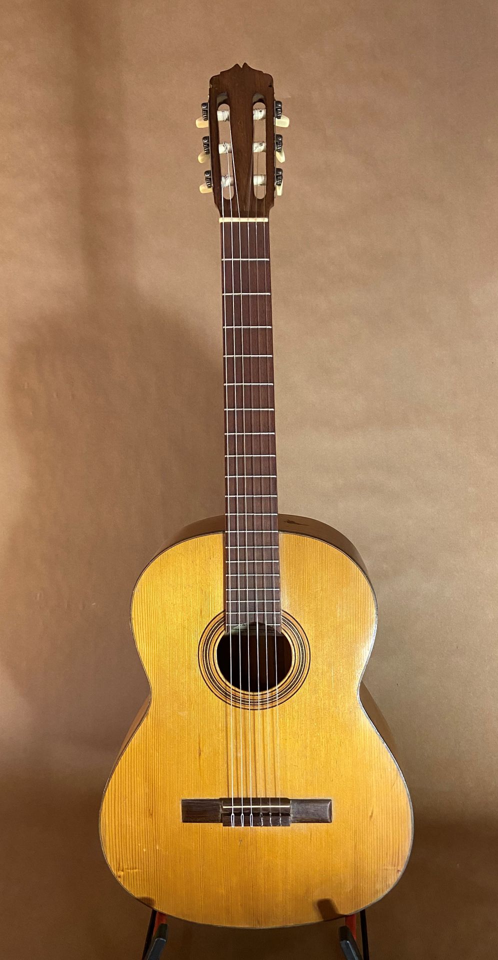 Null Guitarra flamenca del famoso luthier granadino Edouardo FERRER, c.1950

Lon&hellip;