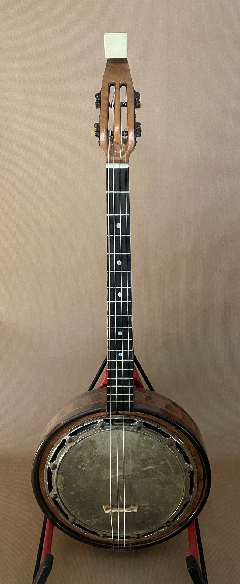 Null Banjo tenor marca SILGA con marca de hierro en el cuello, París C.1930

Bon&hellip;