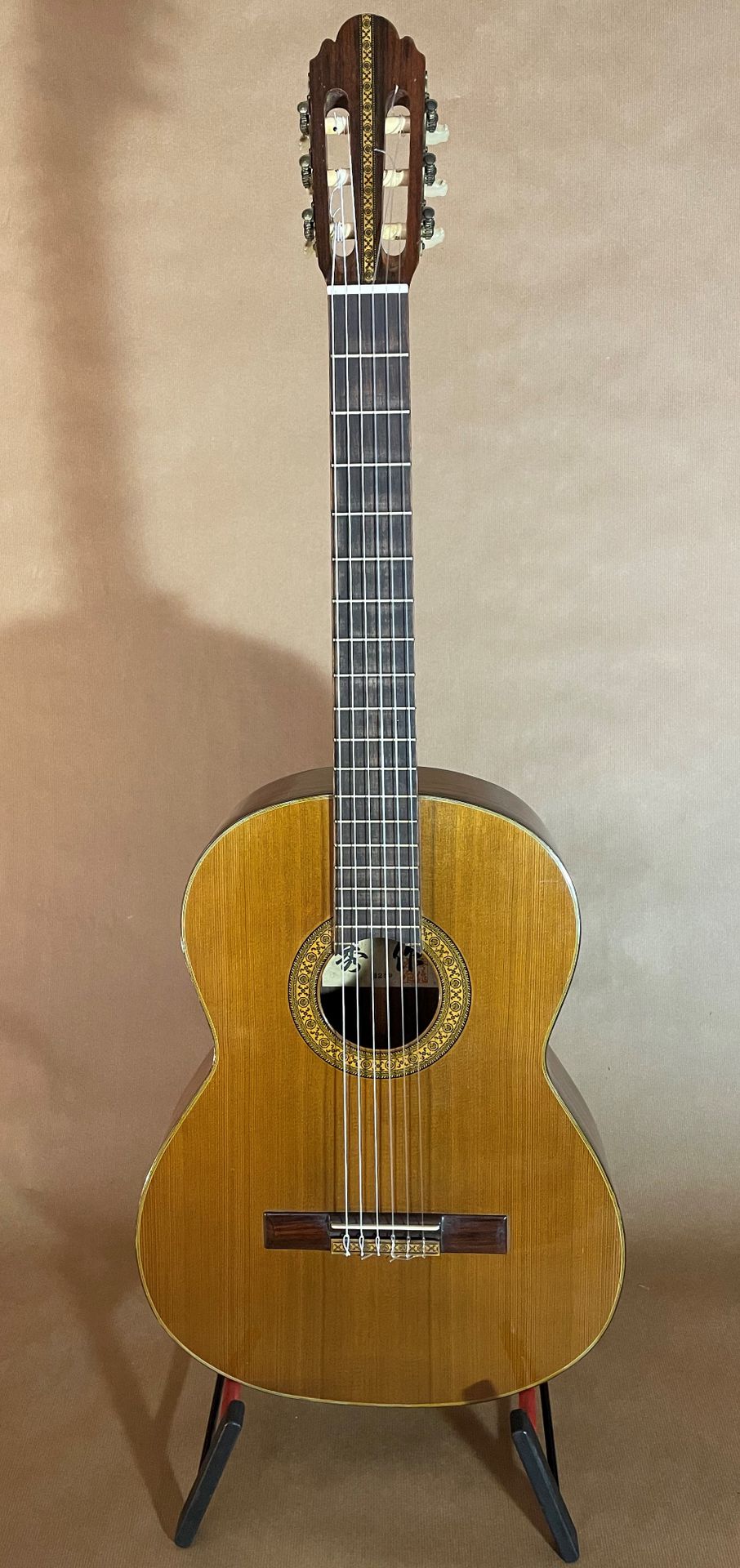 Null Belle guitare d'étude anonyme , Japon, 1970

Diapason 660mm, espacement au &hellip;