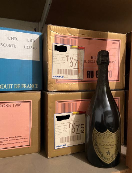 Null 1 DOM PERIGNON Vintage 1982 75cl

1 TAITTINGER Comte de champagne Rosé 1970&hellip;