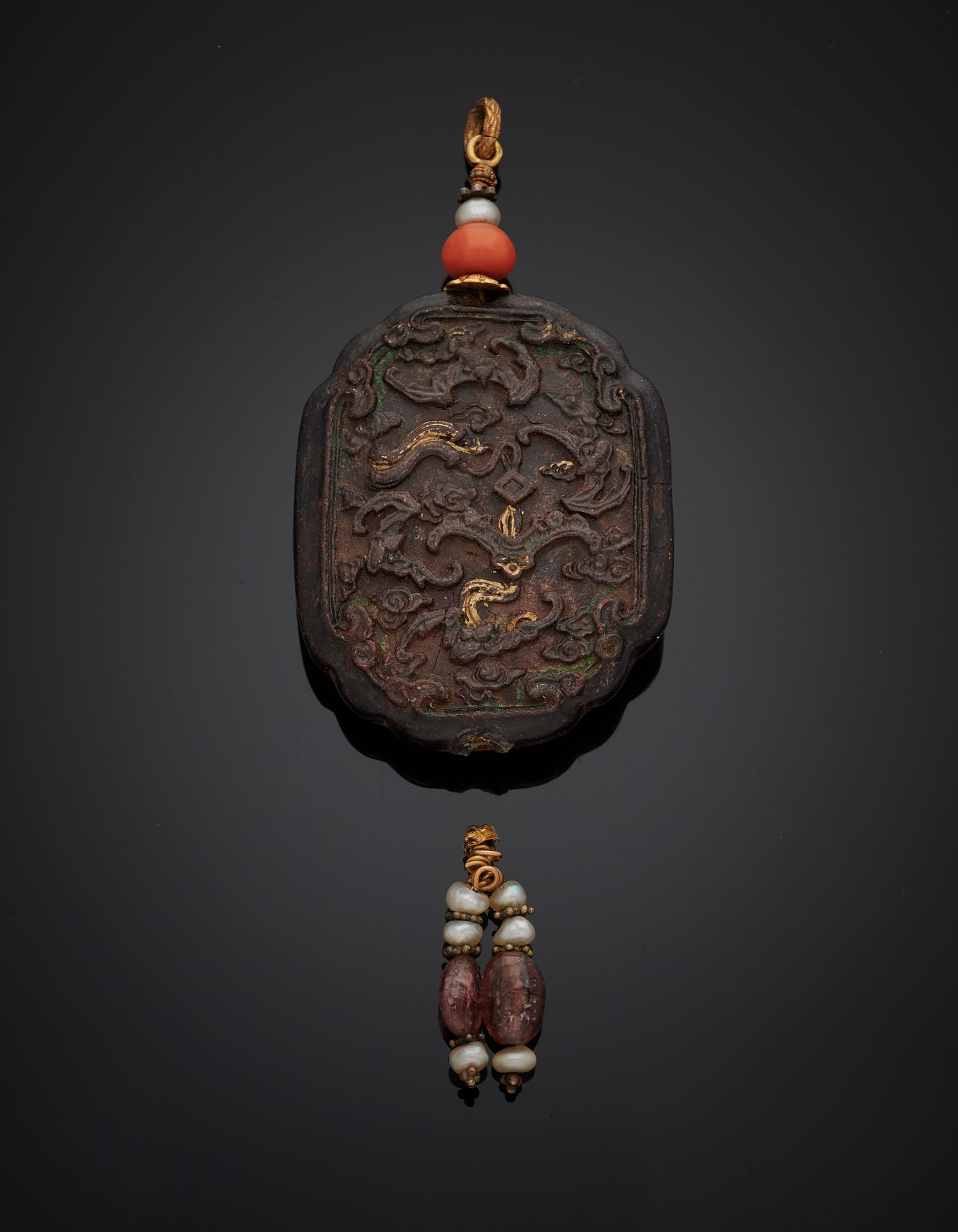 Null Kleine skulpturale chinesisch-tibetische Votivgabe "Tsatsa" aus ziseliertem&hellip;