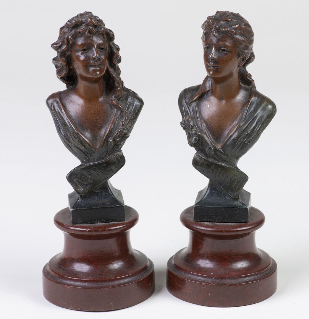 Null Suite de deux bustes de femmes en régule sur socle bois H : 20cm avec le so&hellip;