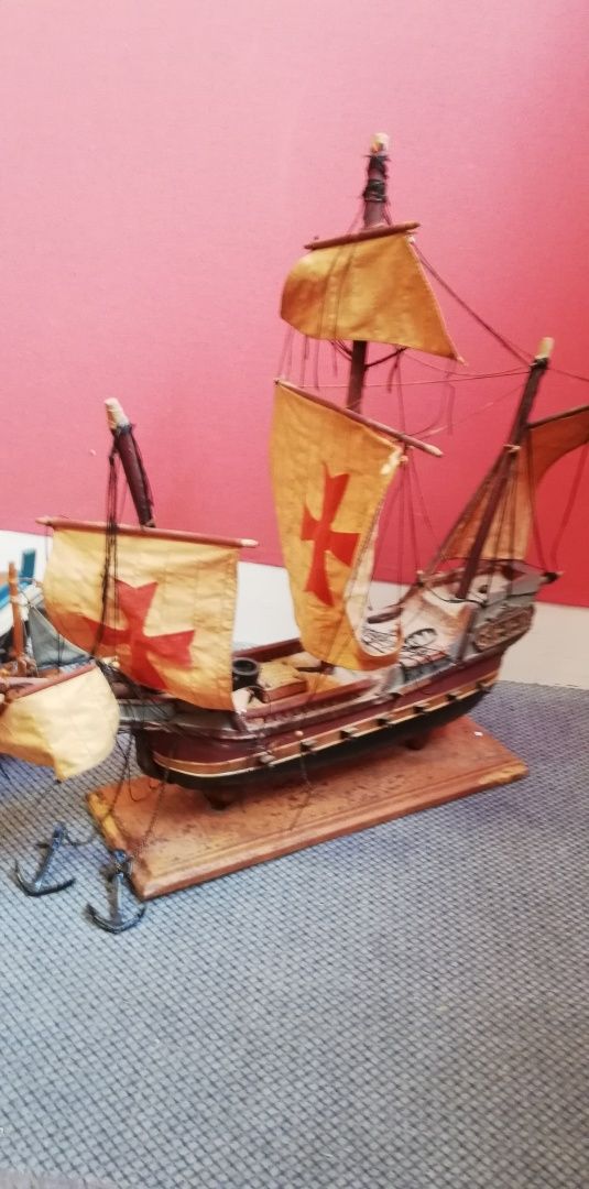 Null Quatre maquettes "Caravelle", "Barques de pêche", "Voilier" XXème