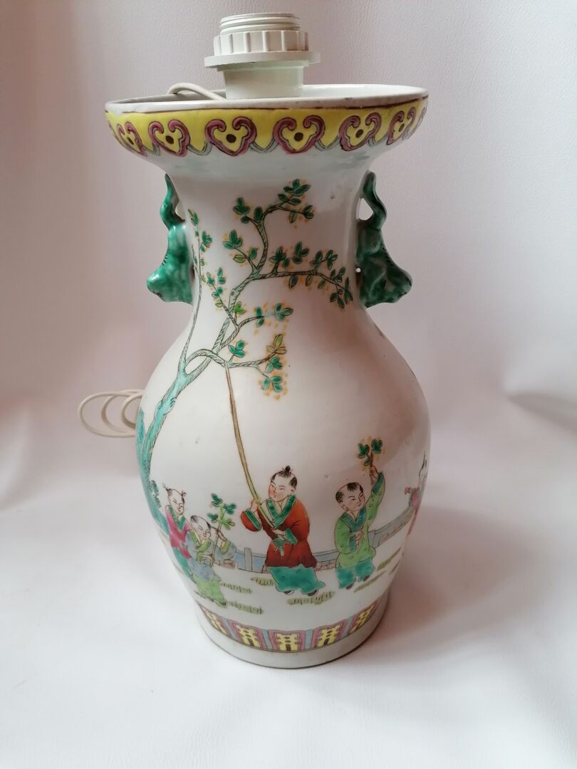 Null Vase balustre monté en lampe en porcelaine de Chine, cachet en dessous, H :&hellip;