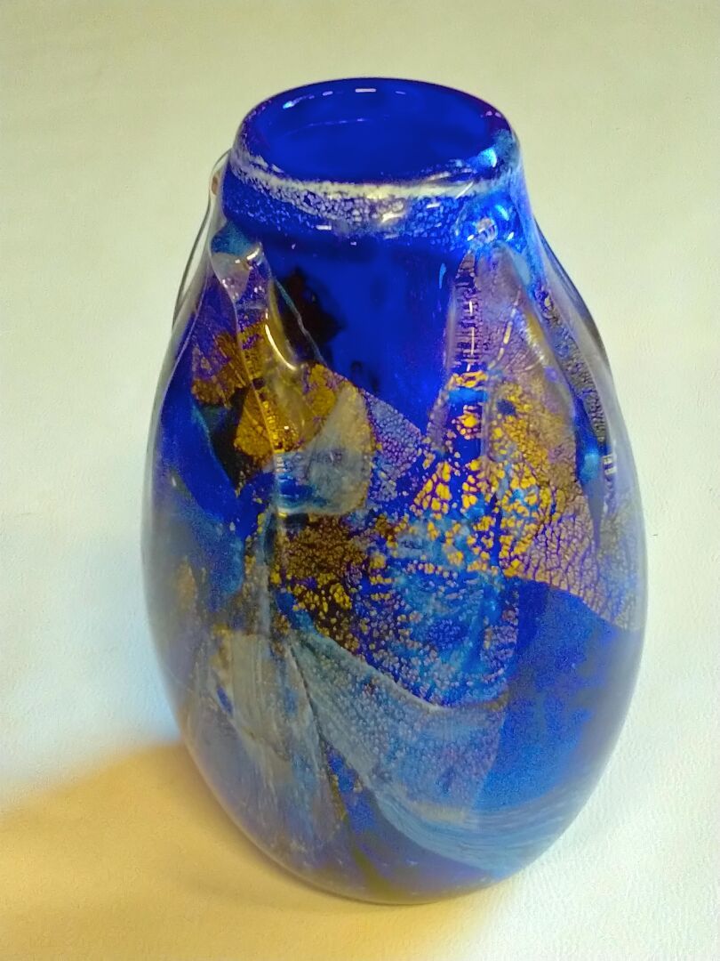 Null Vase à inclusion bleu et or dans le style de Murano H 26m