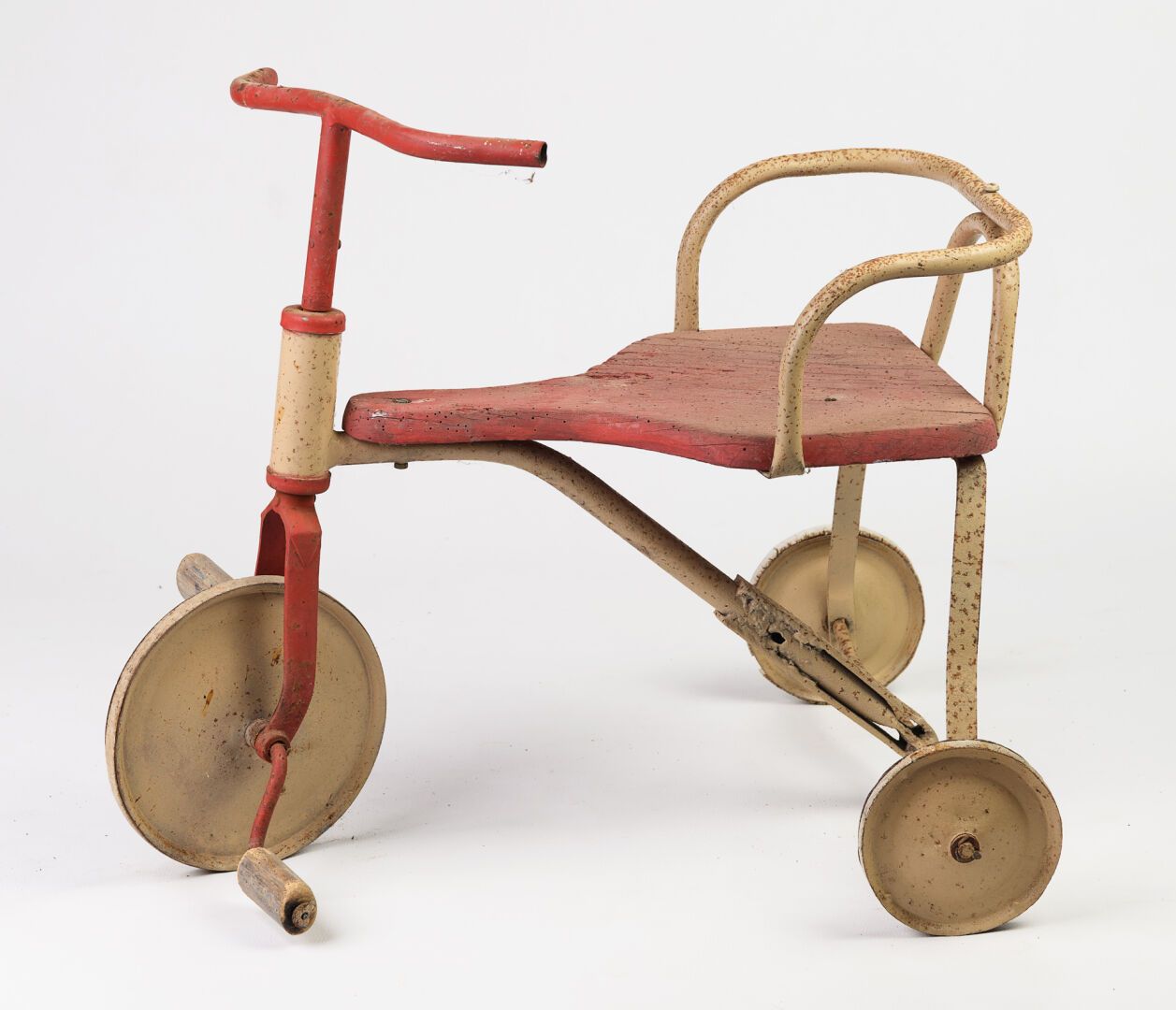 Null Tricycle "Triangle" en bois et fer, année 50, Long 69cm