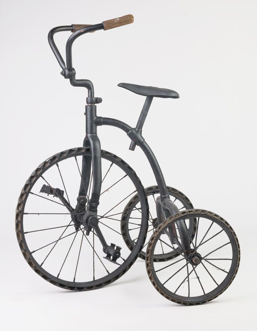 Null Tricycle noir, repeint, année 1910-1920, Long 60cm, H75cm