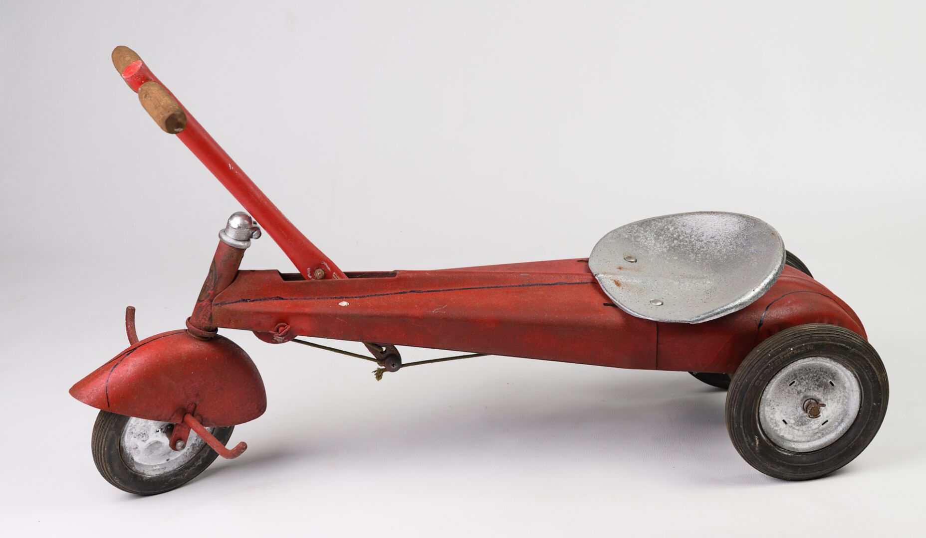 Null Cyclo rameur "Euréka" rouge, repeint, poulie en bois, année 40, Long 97cm