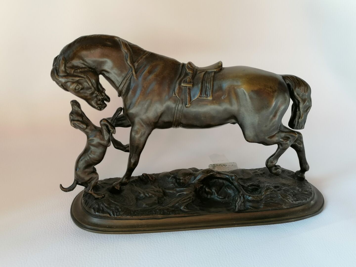 Null Pierre LENORDEZ 1815 - 1892 "马和灰狗" 棕色铜质证明，露台上有签名 18,5 x 27,5 x 10 cm 书目 J.C&hellip;