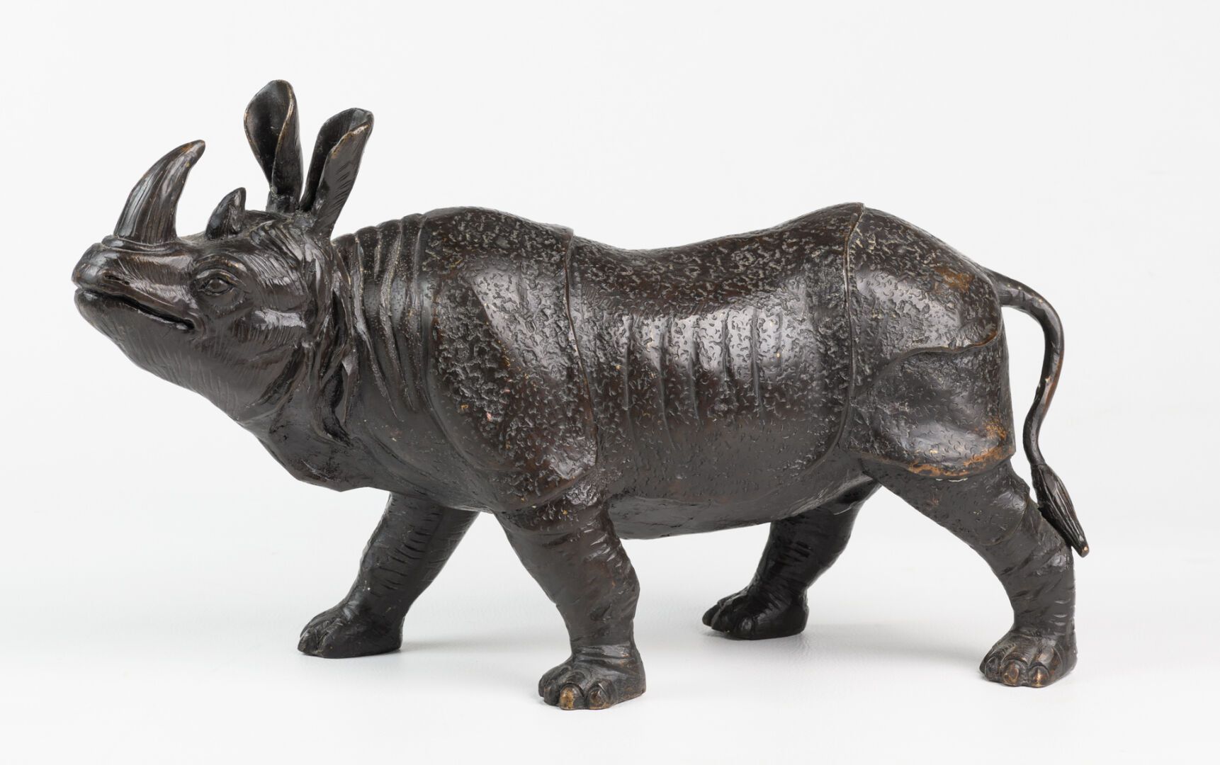 Null School of the XXth century "Rhinoceros" Bronze print with brown patina 25 x&hellip;
