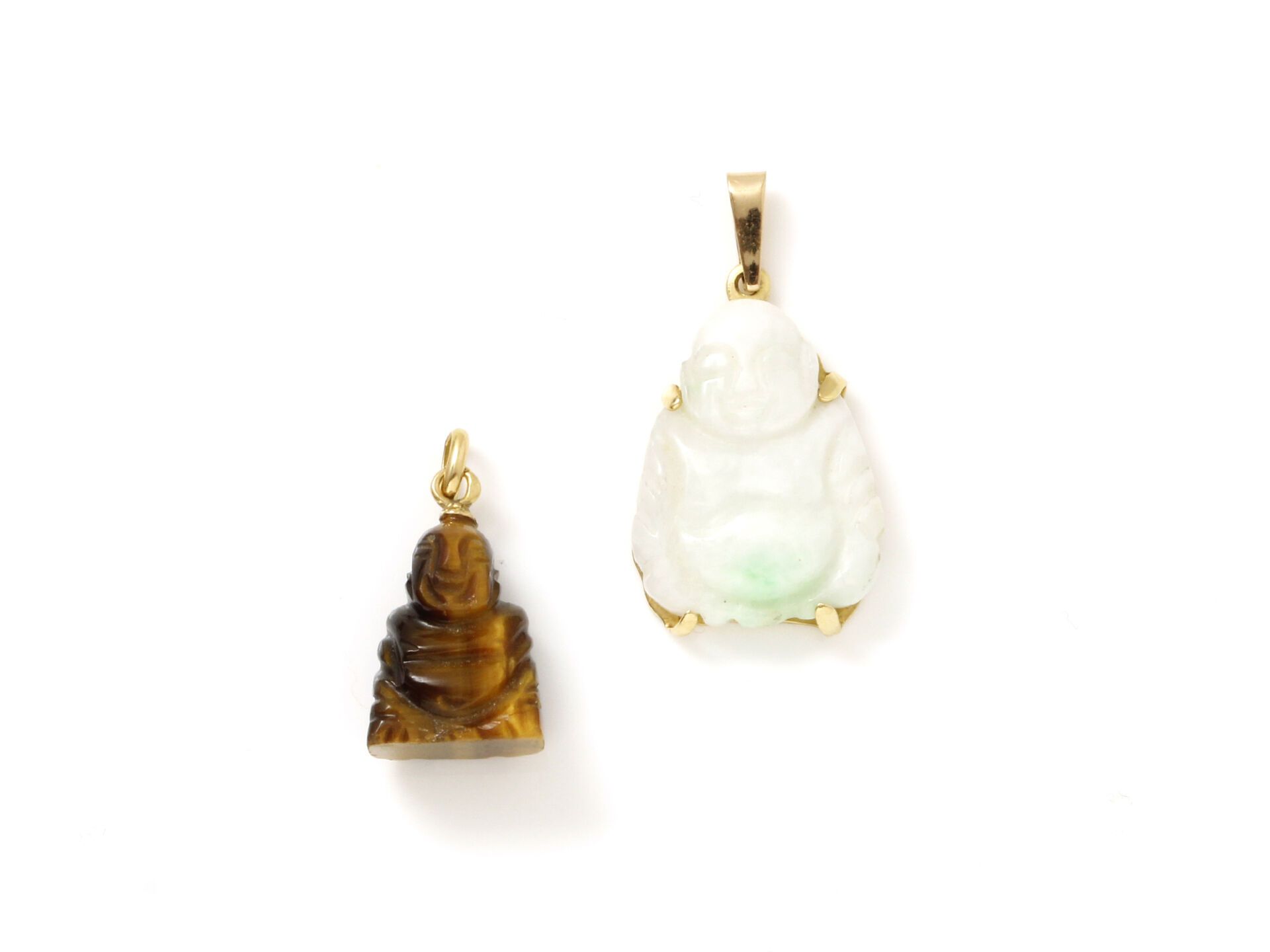 Null Lot en or 750 millièmes, composé de 2 pendentifs figurant des Bouddhas en j&hellip;