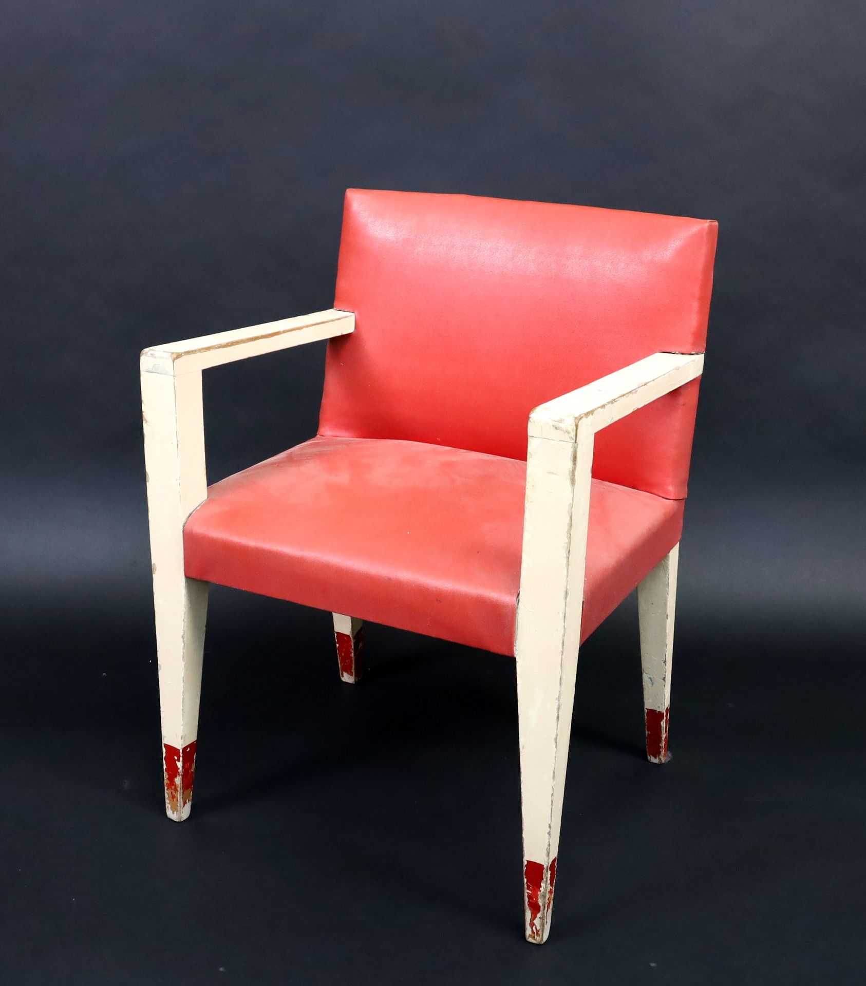 Null CGT Ile de France 1949 - 来自Salle de Jeux的奶油色漆木和红色鼹鼠皮的儿童扶手椅 - 重现于Louis René &hellip;