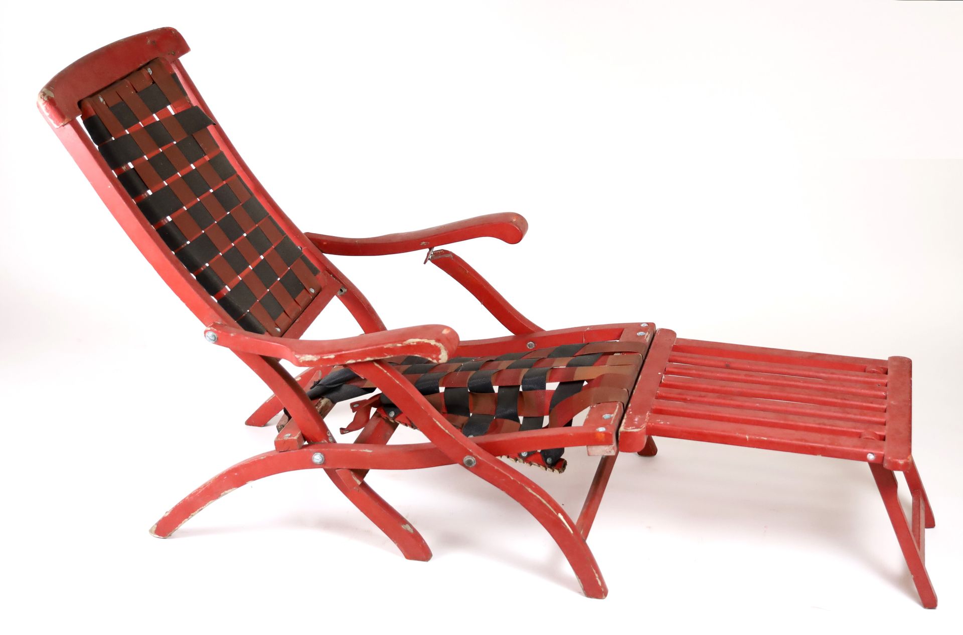 Null CGT Normandie 1935 - Red lacquered wood deck chair, red and black straps (r&hellip;