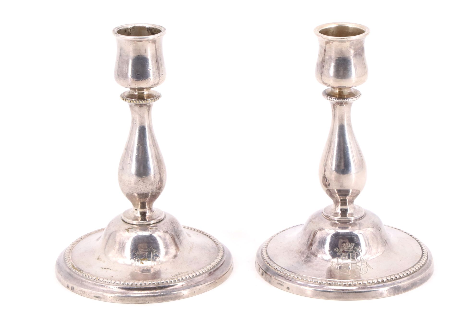 Null Compagnie Fraissinet (Cie Marseillaise de navigation à vapeur) 两个镀银的烛台，底部装饰&hellip;