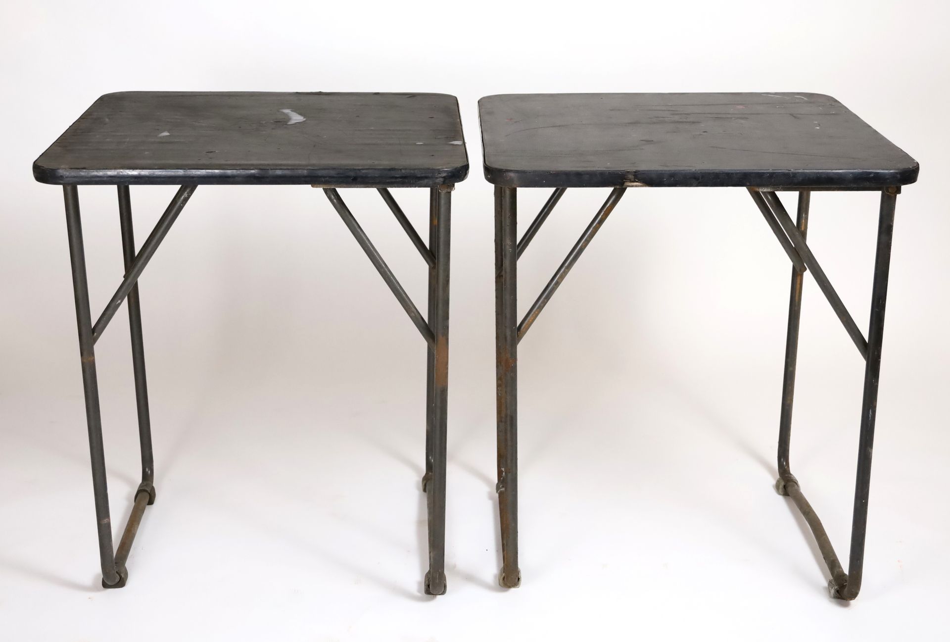 Null CGT France 1962 - Deux tables pliantes d'appoint pour le pont en métal laqu&hellip;