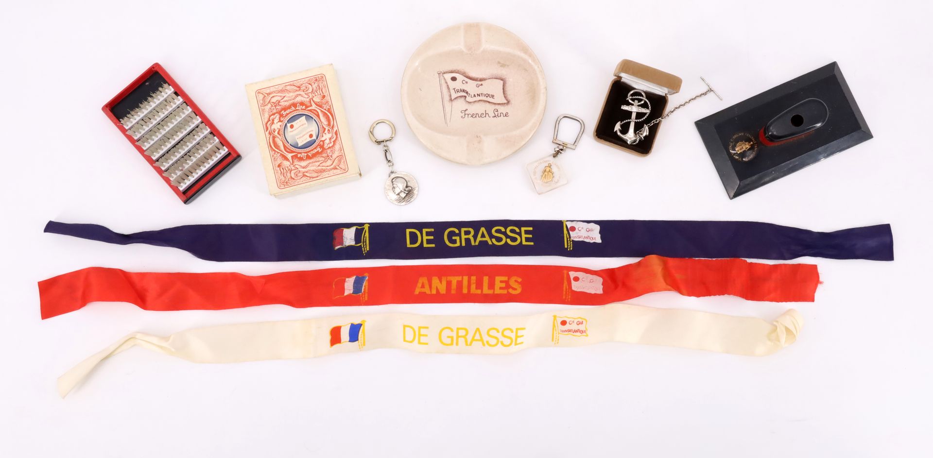 Null CGT法国航线套装，包括扑克牌、Orchies烟灰缸、两个包括1962年法国的钥匙圈、刷子、笔筒、De Grasse和Antilles号邮轮的三条丝带&hellip;