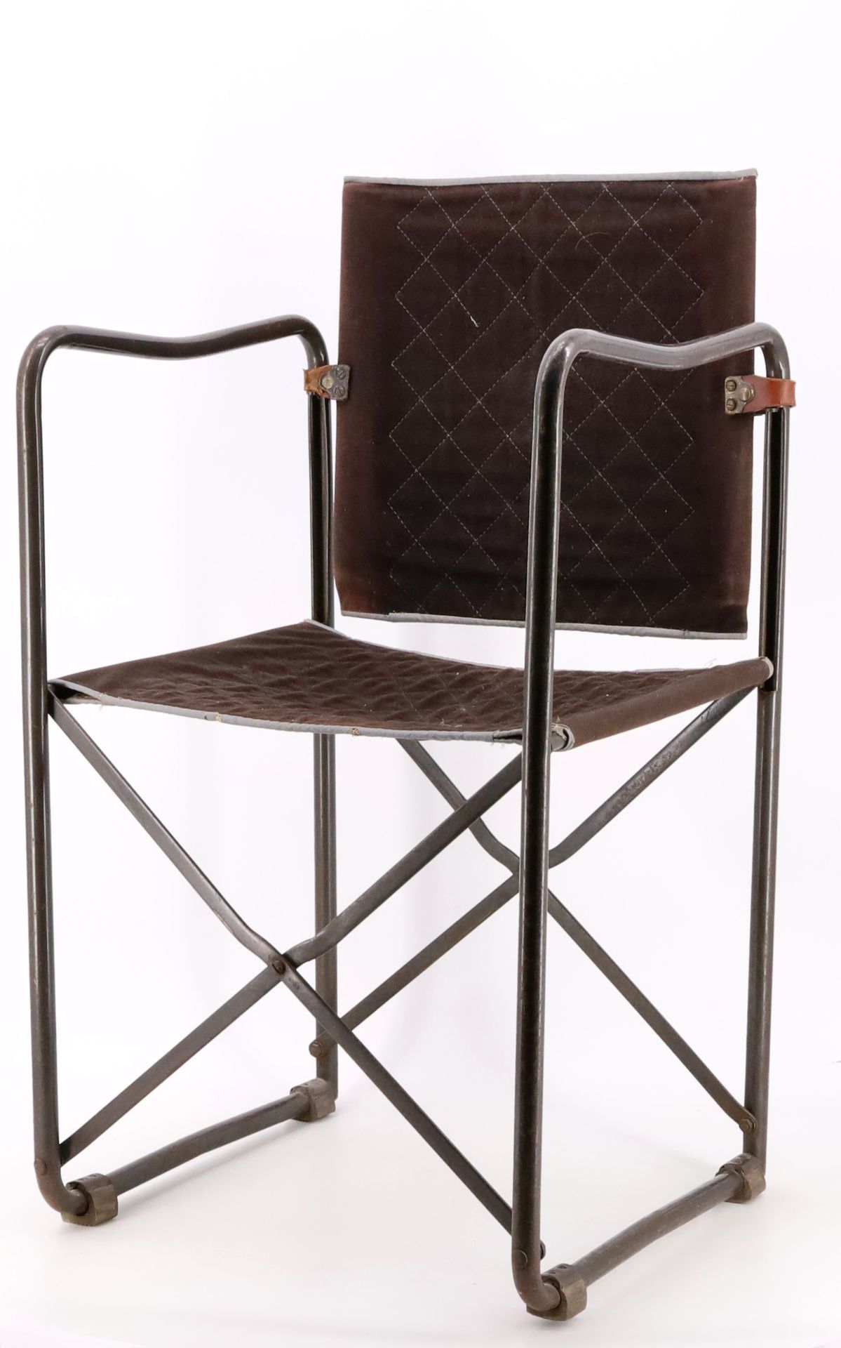 Null CGT法国1962年JACQUES HITIER(1917-1999)为TUBAUTO设计的棕色漆面金属折叠躺椅，用绗缝织物做装饰。磨损和痕迹，丢失（&hellip;