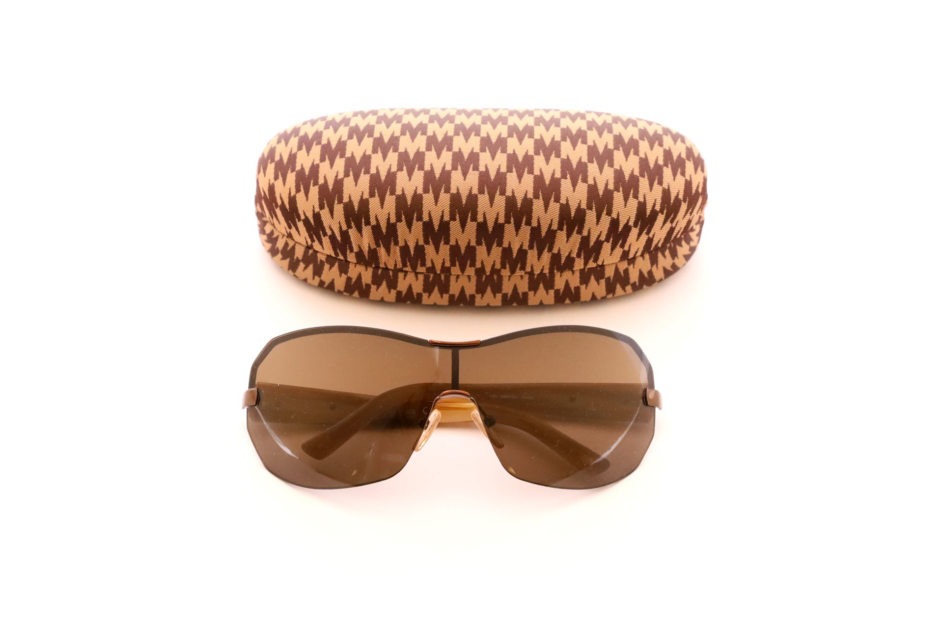 Null MAX MARA, Pair of sunglasses reference 125 MM972/s VAM3L (in its case)