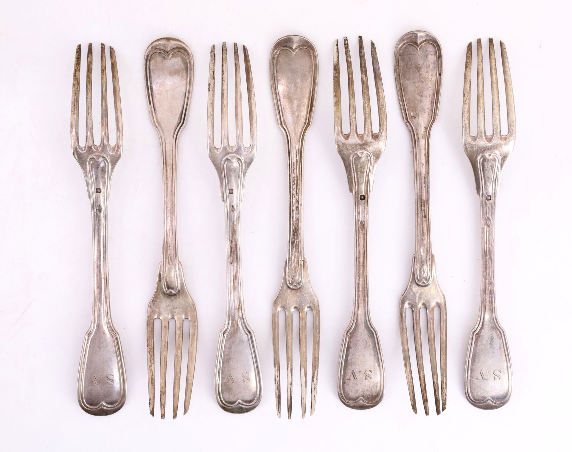 Null Seven forks in silver, monogrammed - Minerve hallmark, weight: 525 g. (wear&hellip;