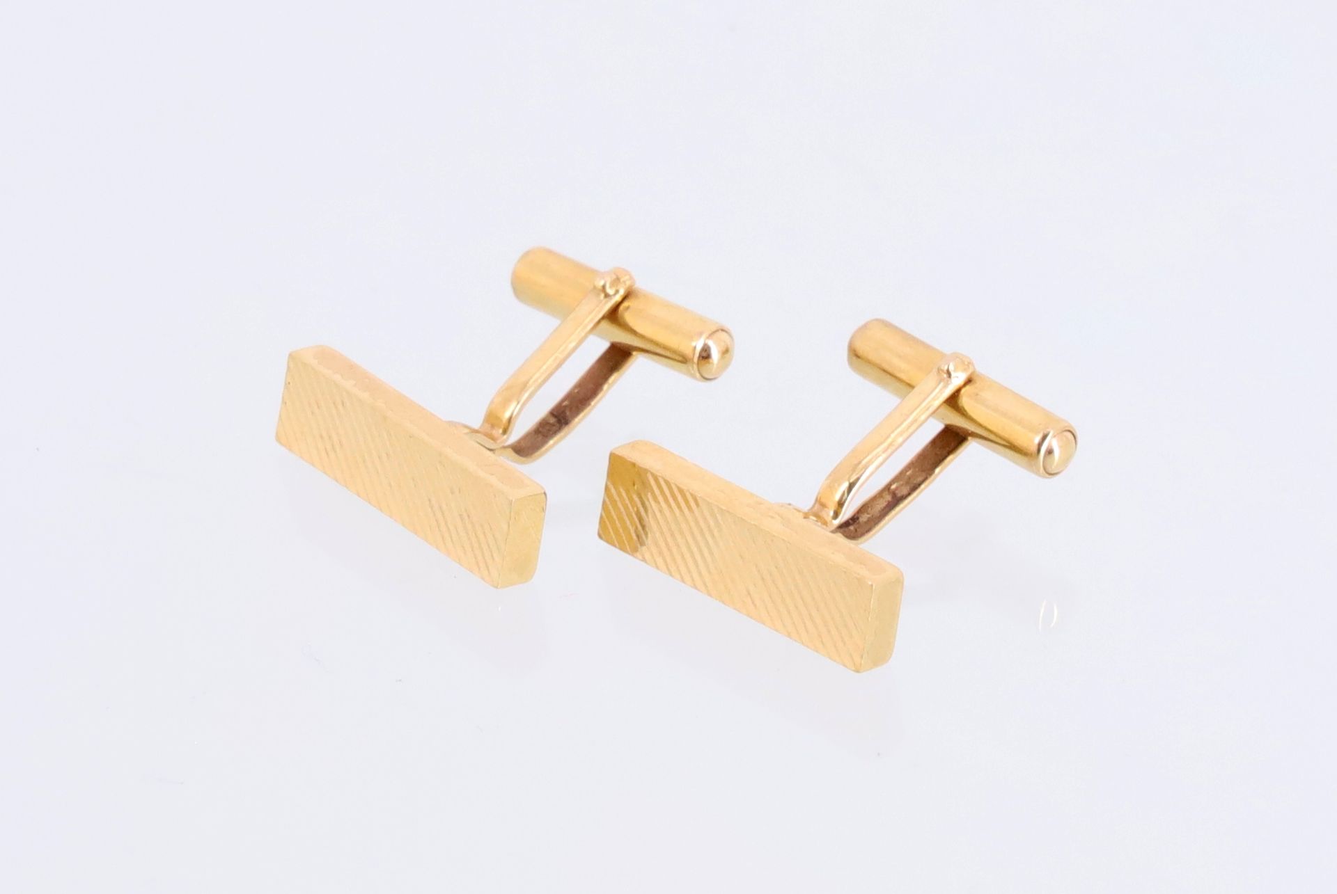 Null Pair of cufflinks in 18K yellow gold (750 mils), the rectangular table with&hellip;