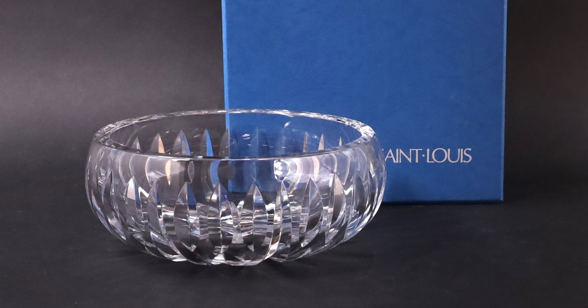 Null SAINT LOUIS - Cut crystal bowl decorated with lanceolate leaves - Signed - &hellip;