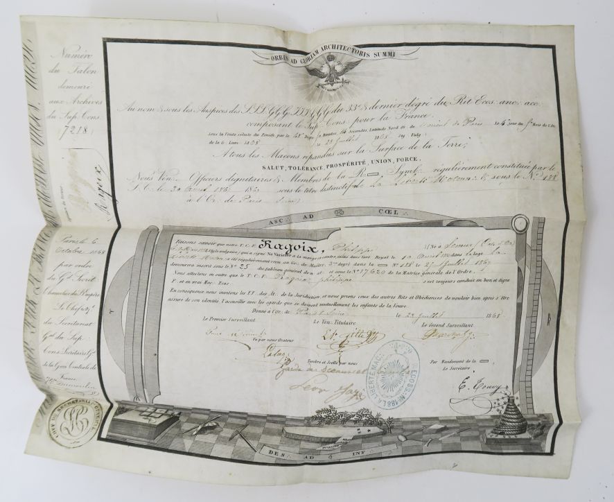 Null 共济会。刻在羊皮纸上的共济会文凭，部分内容为Philippe Ragoix 1868年在巴黎东方的手写。尺寸：28 x 34 cm。