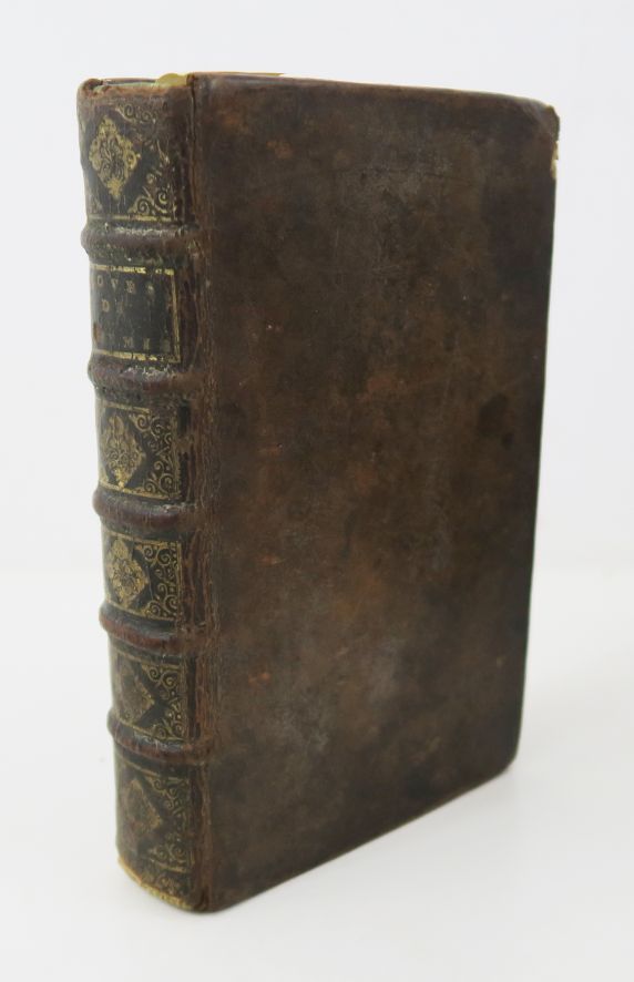 Null 勒梅里（尼古拉）。第六版，由作者修订、纠正和补充。巴黎，Michallet，1687年。

8英寸棕色小牛皮，书脊有棱纹和装饰（当代装订）。

176&hellip;
