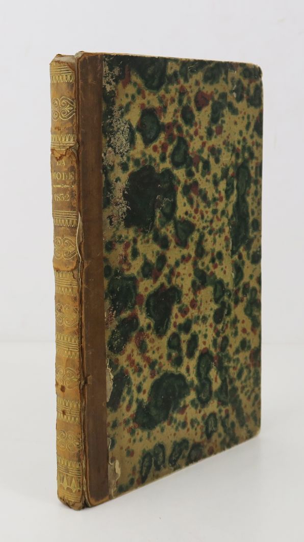 Null 由46张彩色时装图片组成的小画册（没有文字）。1832.

8开本，金黄色半小牛皮，书脊有棱纹和装饰（时期装订）。装订磨损。

210号板（1832年&hellip;