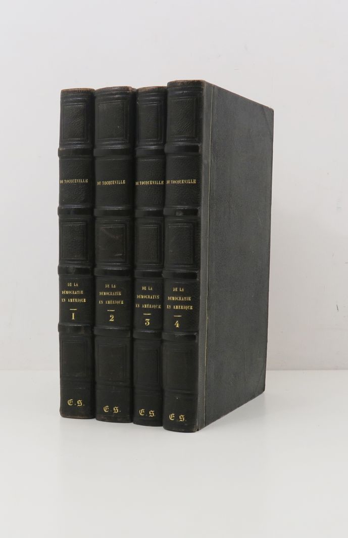 Null 托克维尔（Alexis de）。关于美国的民主。巴黎，查尔斯-戈斯林，1835-1840年。

4卷8开本，黑色半旗袍，书脊上有冷盒（时期装订）。

&hellip;