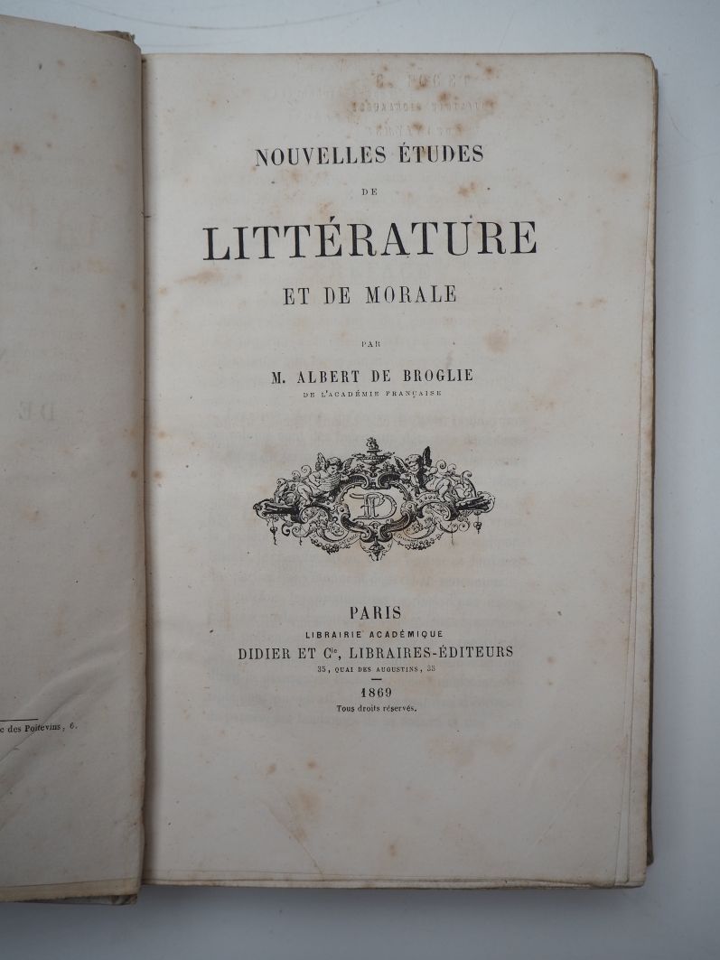Null 布罗利（Albert de）。文学和道德的新研究。巴黎，Didier et Cie, 1869年。

8开本，象牙色牛皮纸板，光滑的书脊，镀金的标题（&hellip;